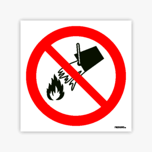 P011 - Interdiction d’éteindre avec de l´eau